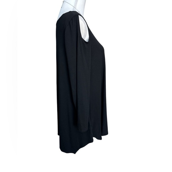 F.H. Clothing co .  Black cold shoulder tunic size 1X - Picture 5 of 8